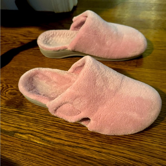 Vionic Women’s Gemma Mule Slipper - Picture 3 of 7